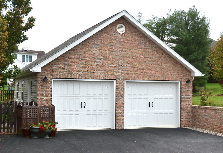 24x28 Vinyl and Brick Garage